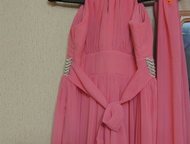 Березники: Платье коралловое Продам платье кораллового цвета, с шифоновым шарфиков, раз. 40-42 (XS), рост. 164-168. в отл. состоянии, одевали 1-раз.