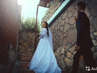Екатеринбург: Шикарное свадебное платье Девочки, для Вашего самого волшебного вечера, необходимо самое уникальное и волшебное платье. Предлагаю Вам своё кружевное -