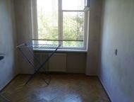 Санкт-Петербург: квартира с изолированными комнатами 20м+12м+8м, кухня 6м,застекленная лоджия 4м со шкафом.СУ раздельный.В квартире мягкий 
квартира с изолированными к